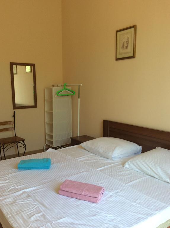 Griboedov Hostel & Suites 第比利斯 外观 照片