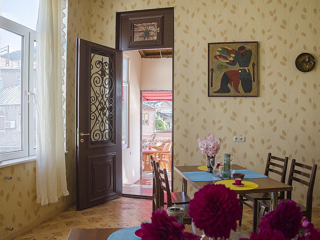 Griboedov Hostel & Suites 第比利斯 外观 照片