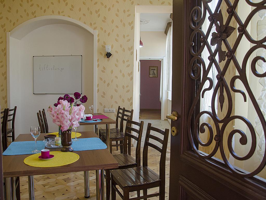 Griboedov Hostel & Suites 第比利斯 外观 照片