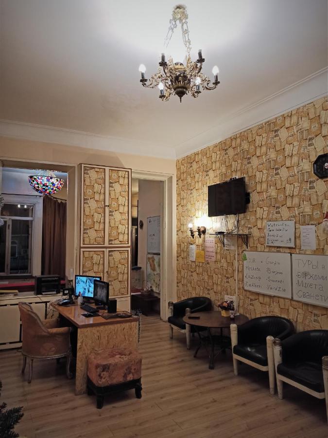 Griboedov Hostel & Suites 第比利斯 外观 照片
